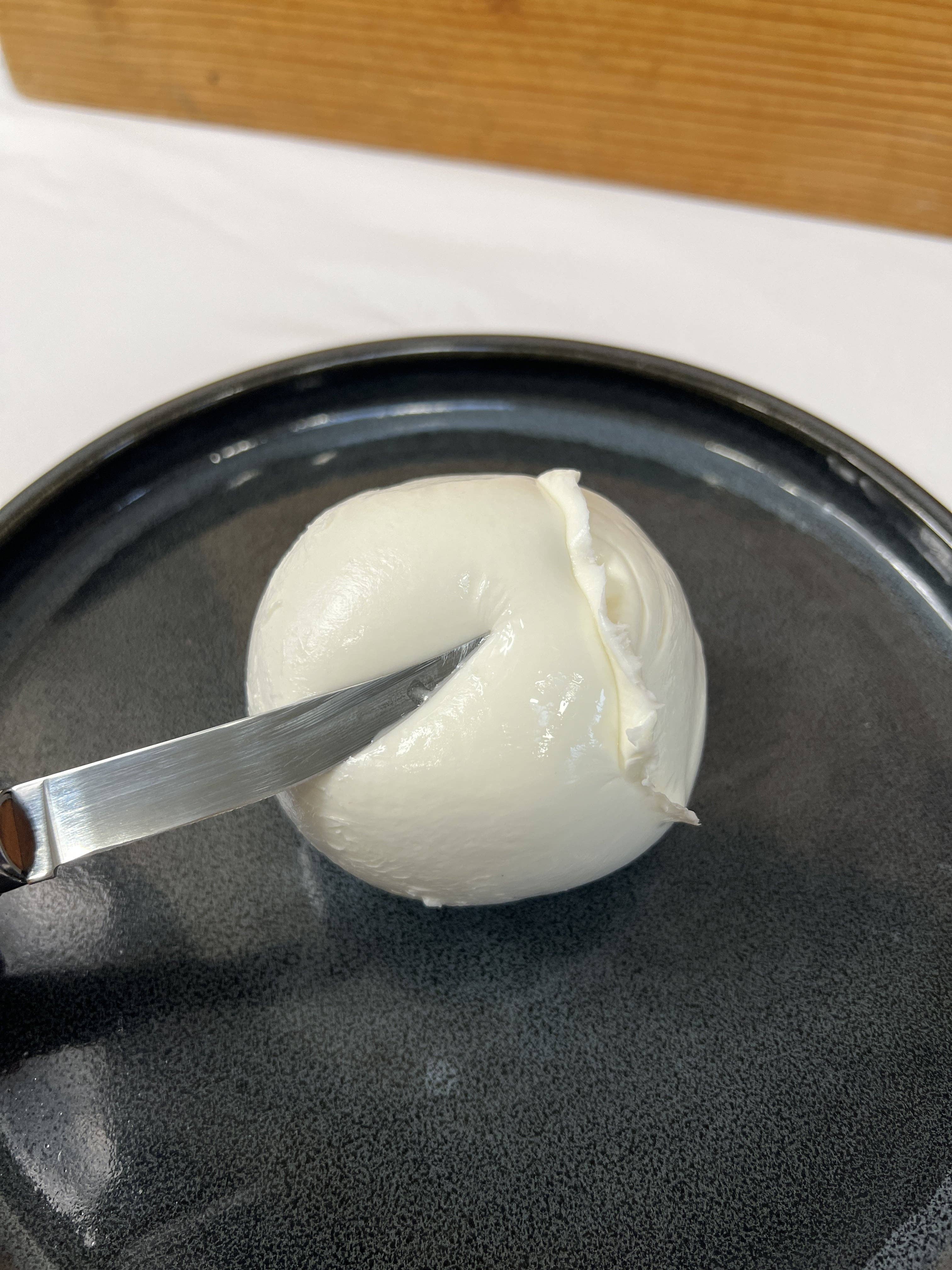 OLIO DI SERRA - Wholesale Cheese - Mozzarella di bufala DOP Campana - (1Kg)1