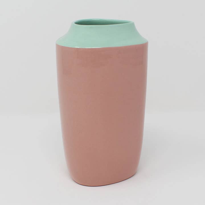 Top Curve: korte vaas voor wholesale door E. Lo Ceramic Art