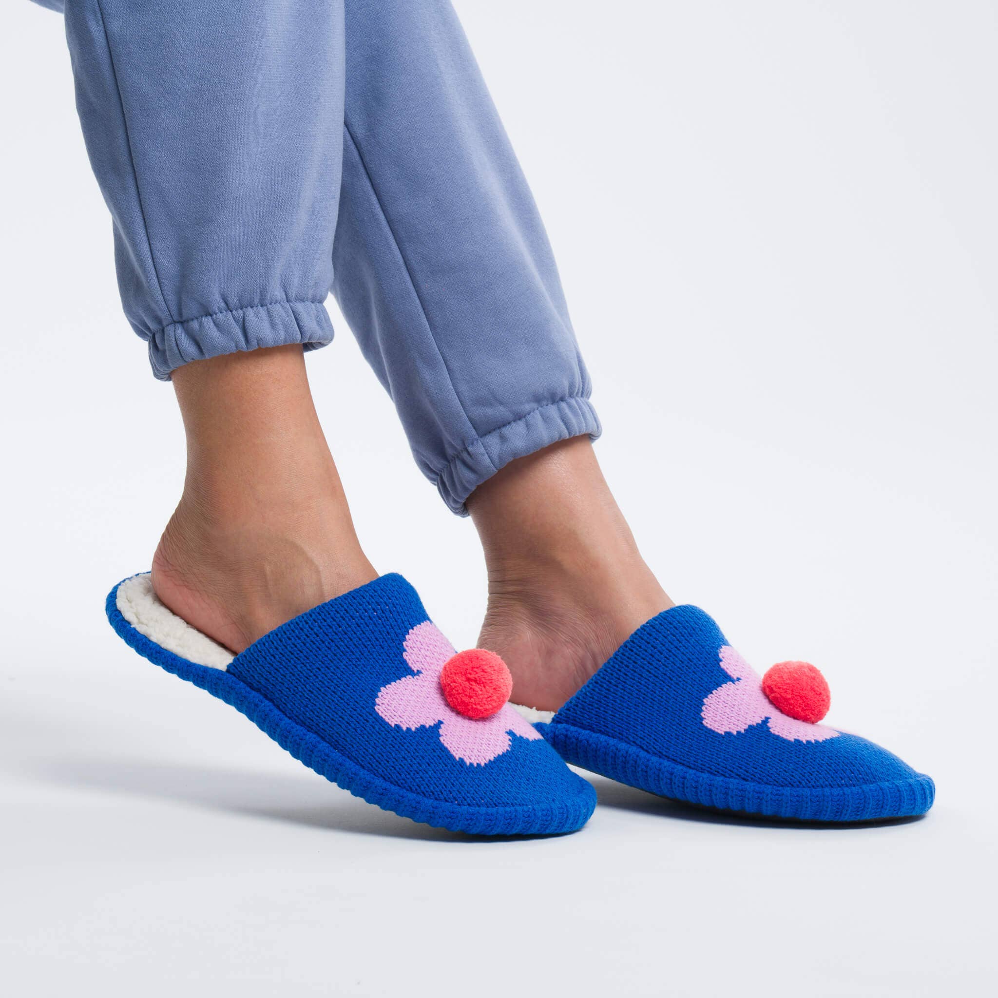 VERLOOP | knits – wholesale Tofflor - Unisex – Flower Pom Slide Tofflor5