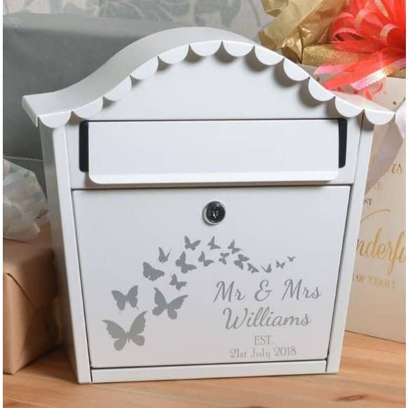 Personlig bröllopsbrevlåda i vitt med dina namn för wholesale av The House nameplate company