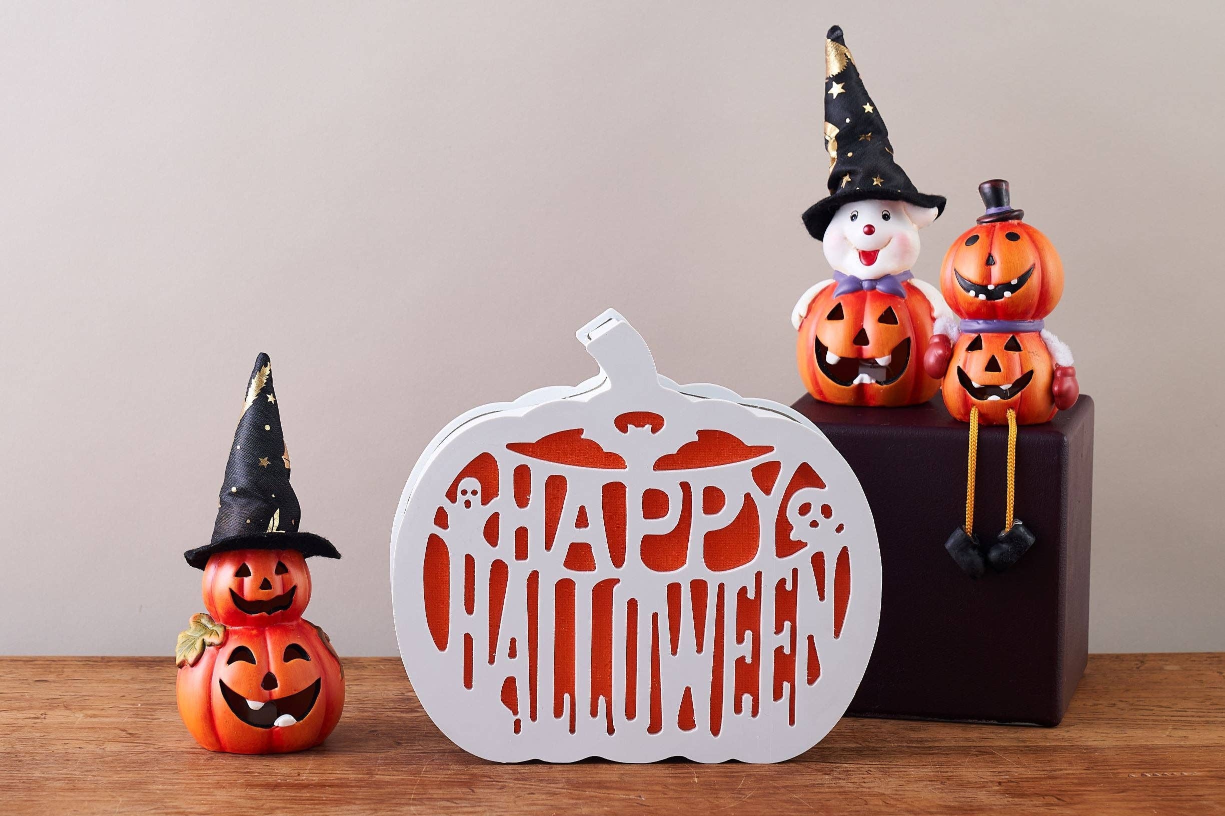 We Love Seasons EU - Wholesale Decorative Tabletop Object - Double Pumpkin Witch with Multicoloured Flashing Lights1