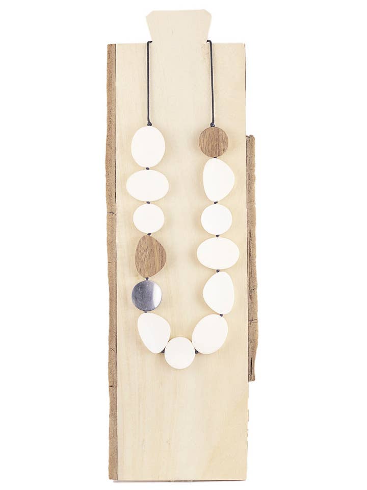 Necklace with round pieces for wholesale by NOA ECCO