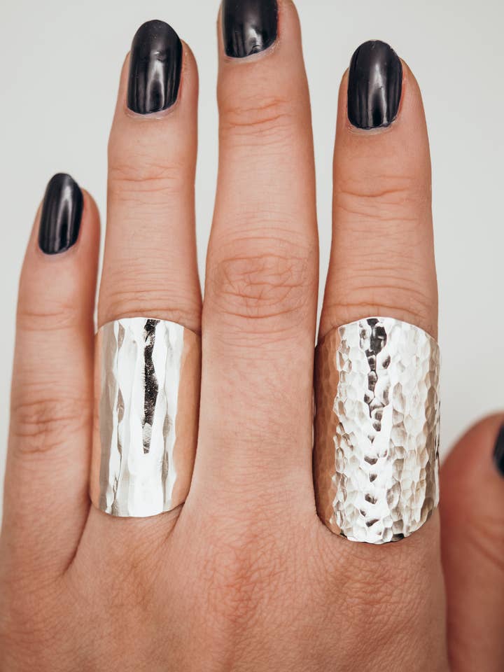 Stor skjoldring, sterlingsølv for engroshandel hos Hannah Naomi