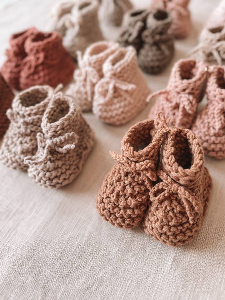 PETITE EvelinaApparel – Engroshandel Støvletter - Baby – GRAB BAG/Håndstrikkede babystøvler