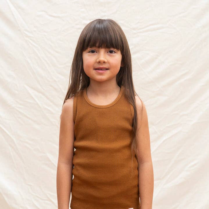 Débardeur basique caramel pour la vente par Matona