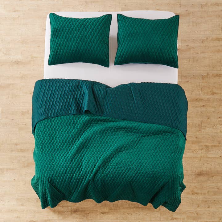 Empire Velvet Green Quilt for wholesale on Faire
