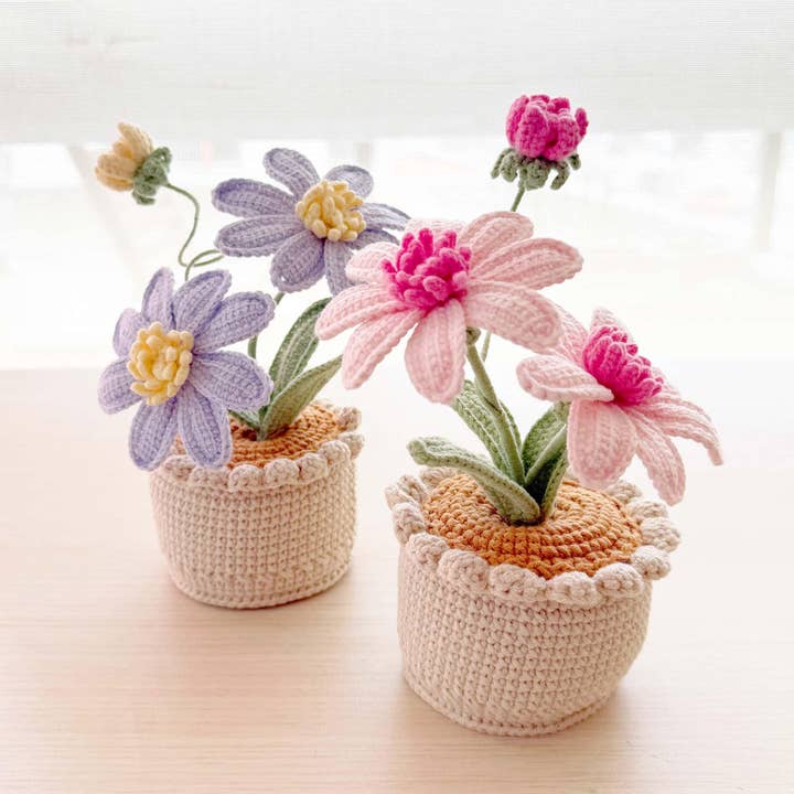 Handgemaakte Gehaakte Aster Bloempot | Paarse Madeliefje Decoratie | Schattige Garen Bloem | Decoratieve Plant | Gehaakte Bloemen | Cadeau voor Haar voor wholesale door PinkLadyWorkshop