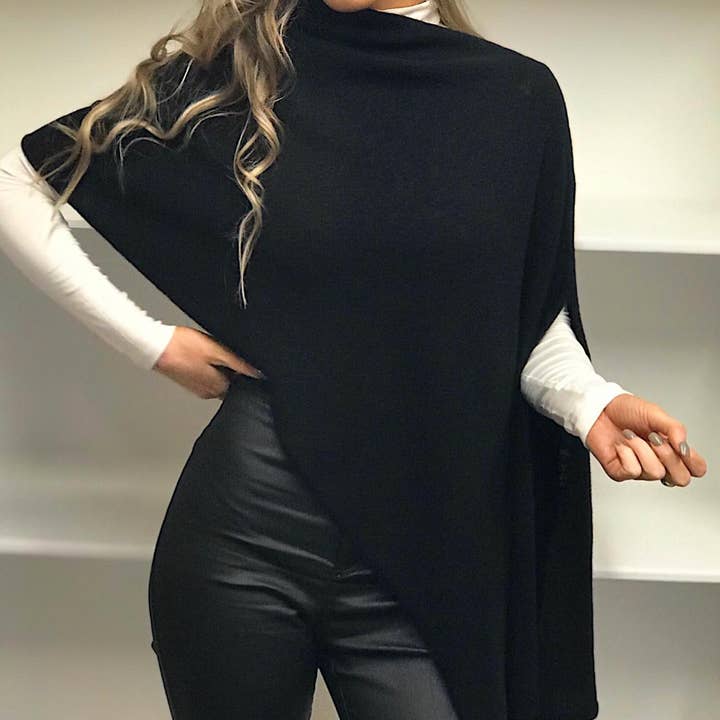 JBK Mehrwege-Schal Sara in Schwarz für den Großhandel von Janet Byrne Knitwear