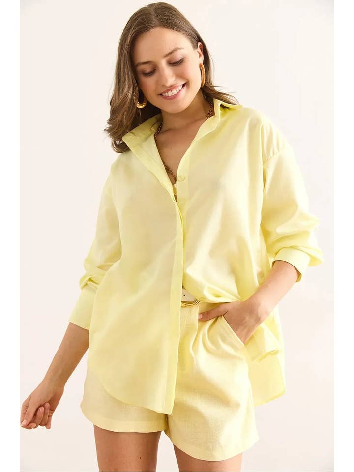 Hoxton Gal – wholesale Buttoned-down shirt – Women's – Oversized Poplin Shirt with Hidden Placket40