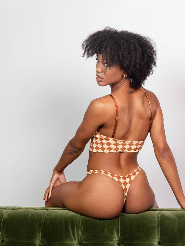 Discreture - Wholesale Underwear – Women's - Classic Thong Milk Chocolate Diamonds0