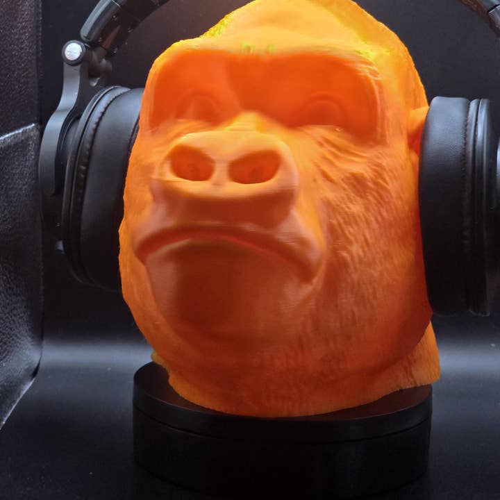 Support de casque en forme de tête de gorille – Support unique imprimé en 3D pour le jeu, le bureau ou le travail | Organisateur de casque amusant et fonctionnel pour la vente par PerfectionIn3D