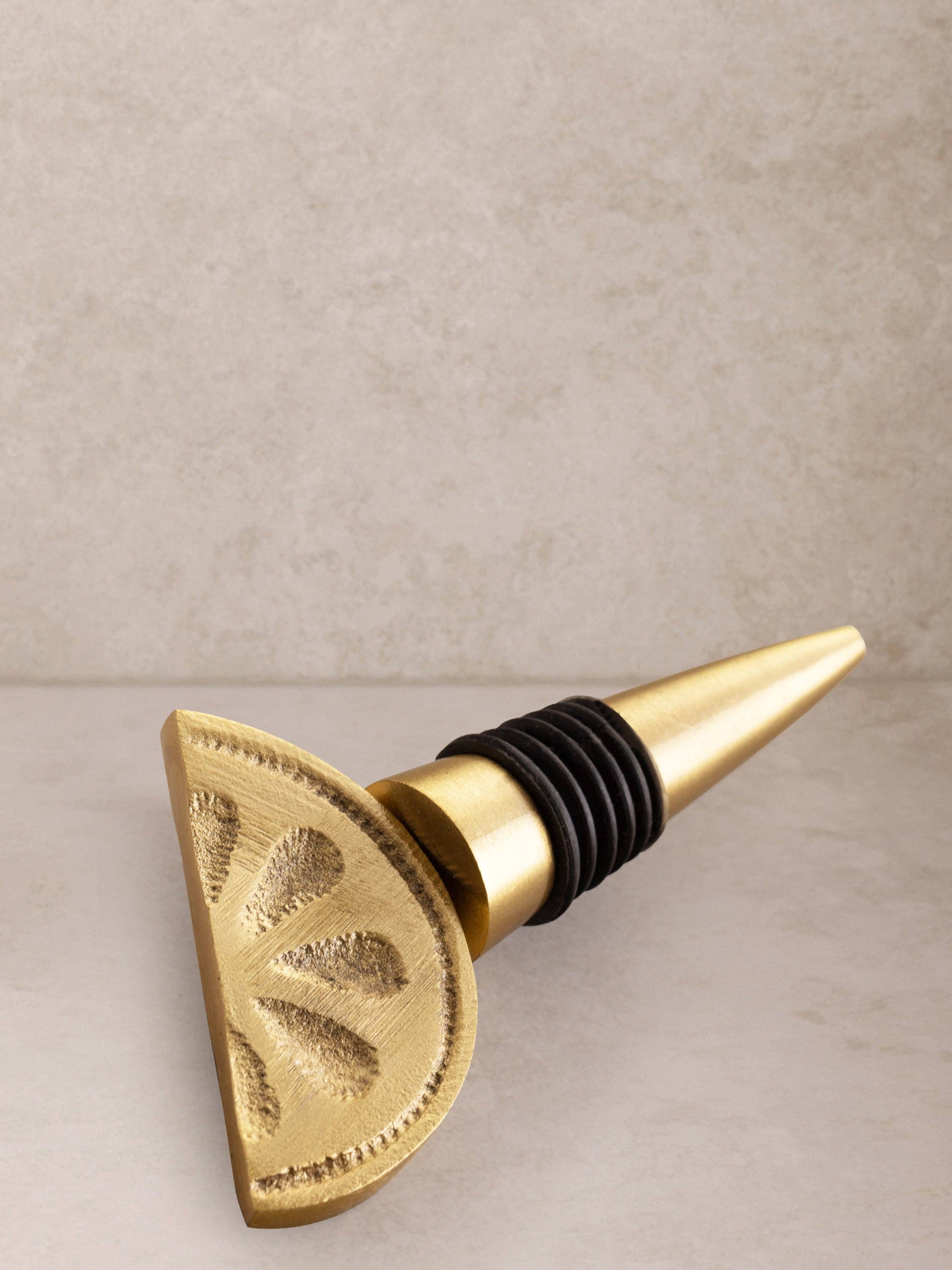 GAURI KOHLI - Wholesale Wine Stopper - Trellis Gold Citrus Slice Wine Bottle Stopper2