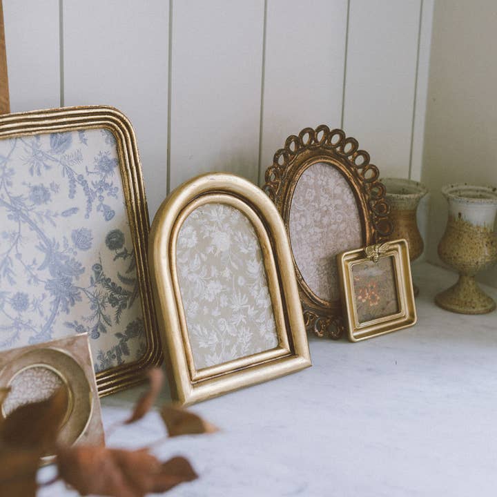 Petal Lane Home - Wholesale Picture Frame - Fancy Scalloped Oval Photo Frame