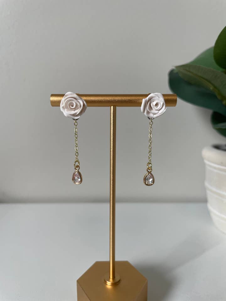 Vit ros teardrops för wholesale av Cozy Clay LLC