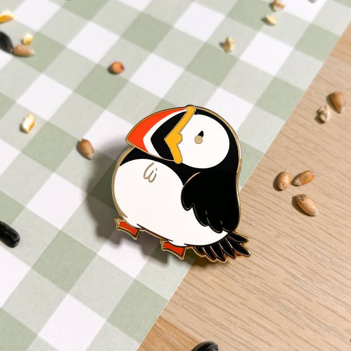 Épingle en émail Puffin pour la vente par izzoo