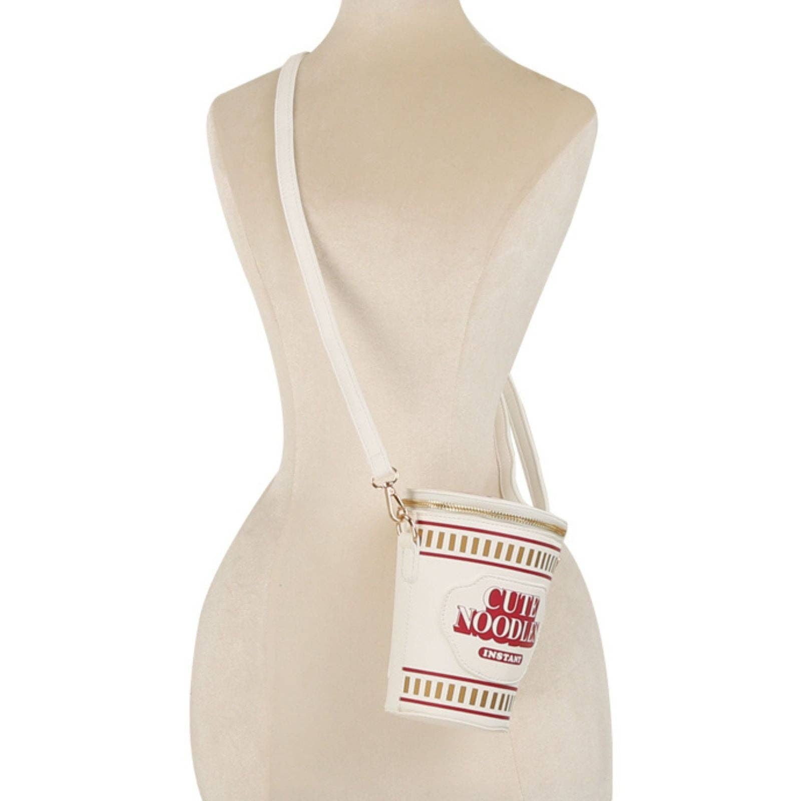 Farbe: Weiß Crossbody-Umhängetasche in Form eines weißen Cup-Noodles-Bechers für den Großhandel auf Faire3