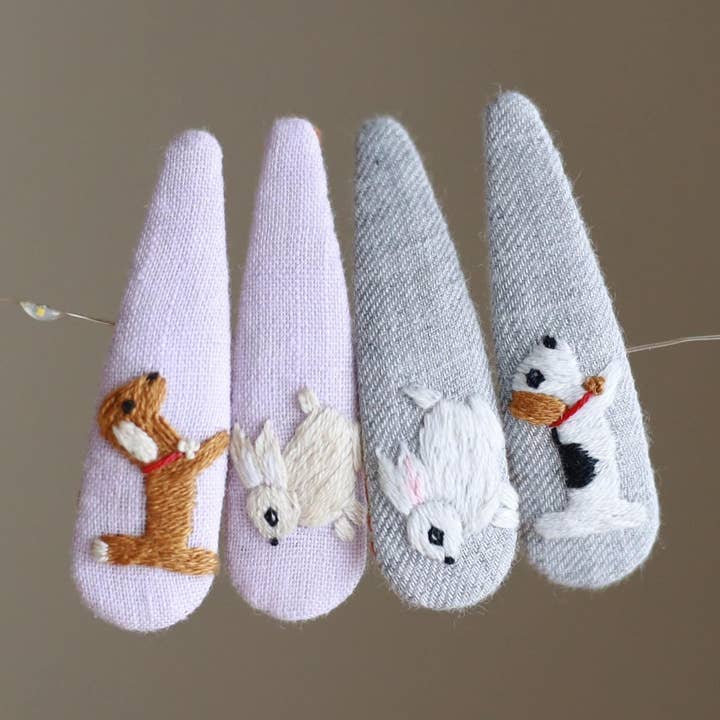Ganchos de Cabelo Bordados à Mão com Coelho e Cachorrinho por atacado de Finer Embroidery