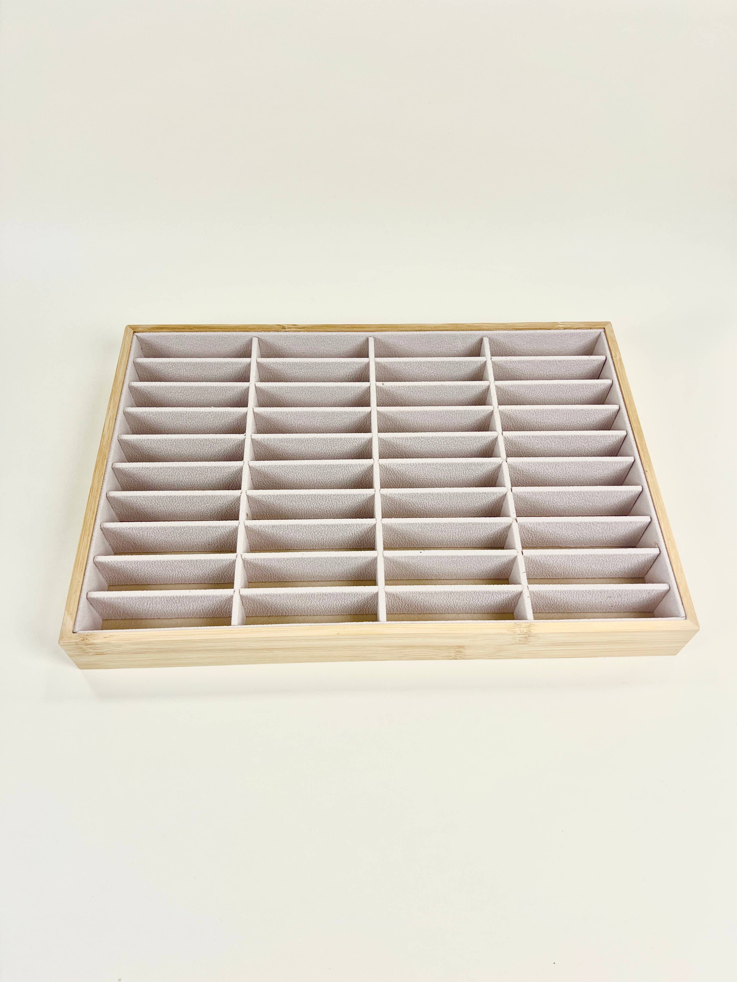 COSMOS – Engroshandel Smykkestativ og -display – Armbåndsdisplay med 50 rum præsentation0