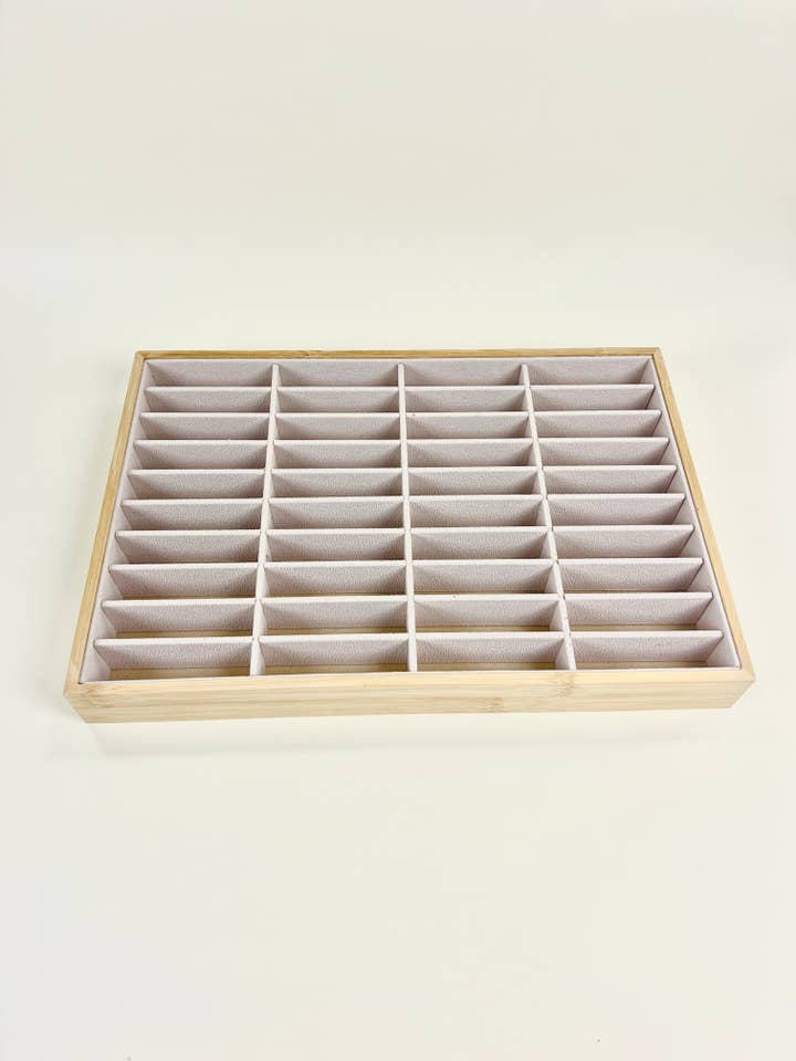 Bracelet Display with 50 Presentation Compartments for wholesale by COSMOS