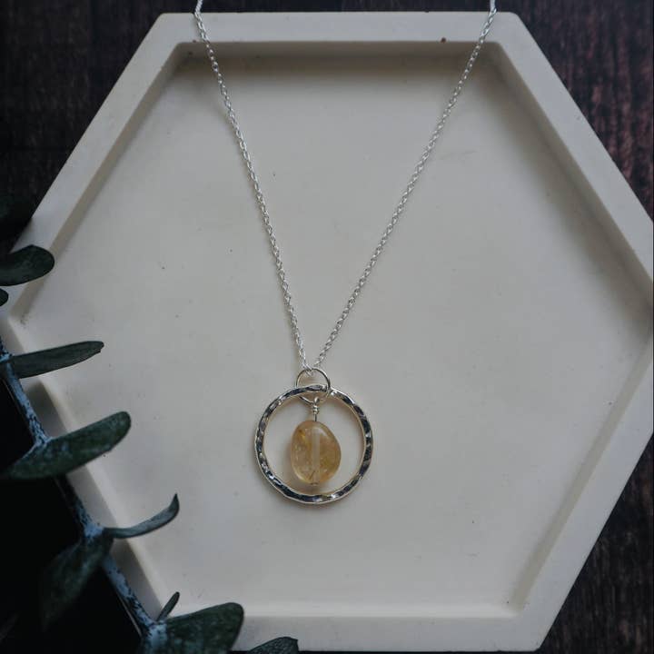 The Old Farmhouse Jewellery - Venta al por mayor Collares con colgantes/abalorios - Collar semiprecioso con forma de pepita, joyería con cuentas de plata de ley