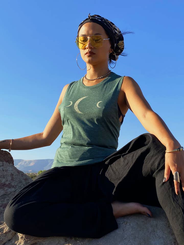 NEOCLASSICS - Wholesale Tank Top - Women's - 3 Moons Sleeveless - Pine2