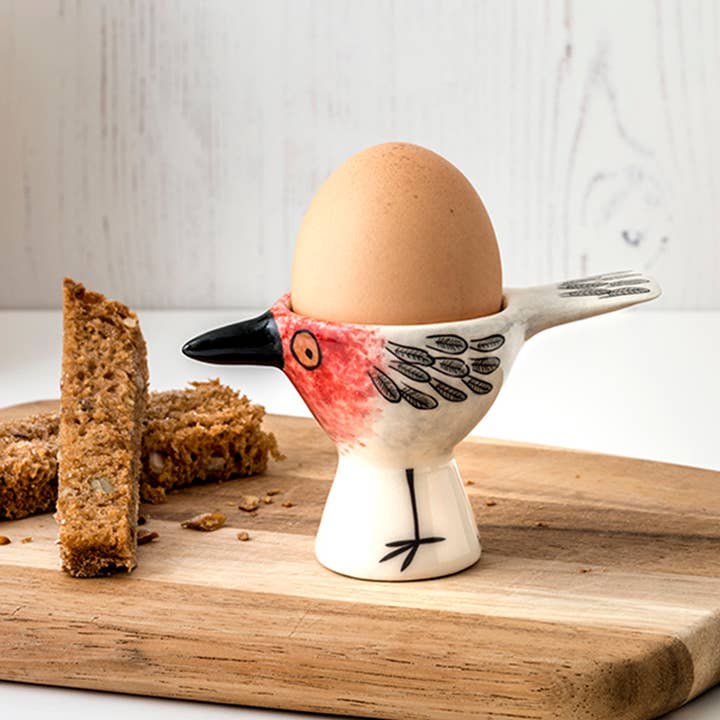 Portauova Robin in ceramica fatto a mano per la vendita all'ingrosso da parte di Hannah Turner Ltd