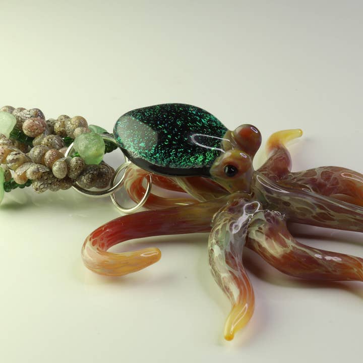 Oktopus-Halskette aus Smaragdglas für den Großhandel von GLASSnFIRE