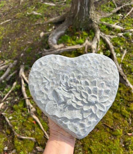 Backyard Stone Art - Wholesale Stepping Stone - Frog & Waterlily Heart Shaped Stepping Stone, Garden Stone