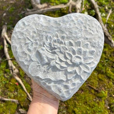 Backyard Stone Art - Wholesale Stepping Stone - Frog & Waterlily Heart Shaped Stepping Stone, Garden Stone0