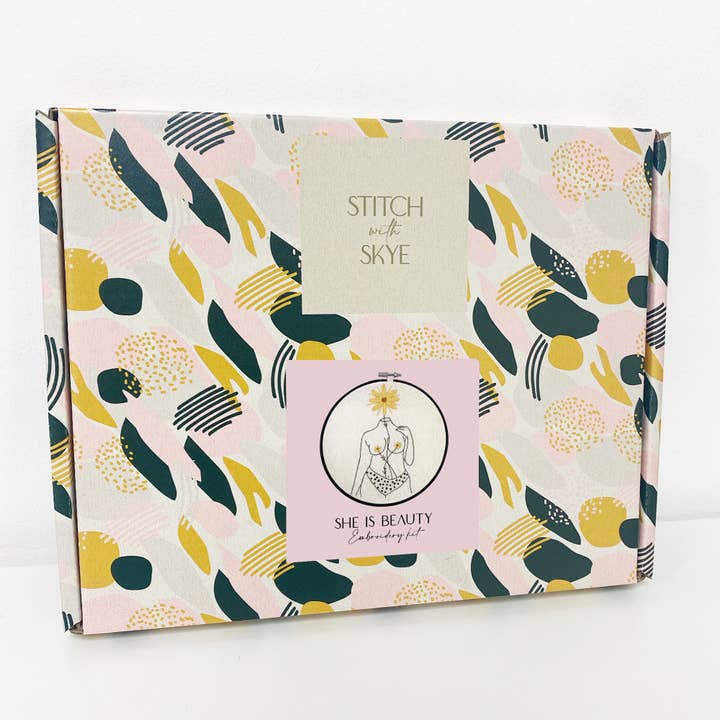 Stitch with Skye – wholesale Material för broderi/korsstygn – 'Hon är skönhet' Feminist Broderi Kit3