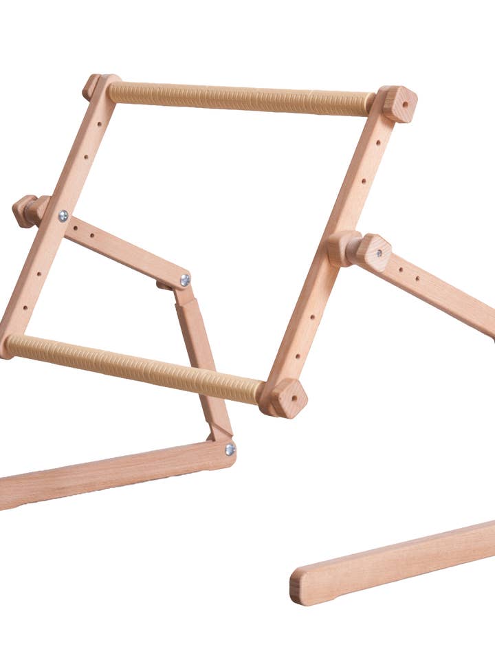 Support de broderie en bois UNIVERSEL Bouvreuil 40x56 cm pour la vente par Wizardi