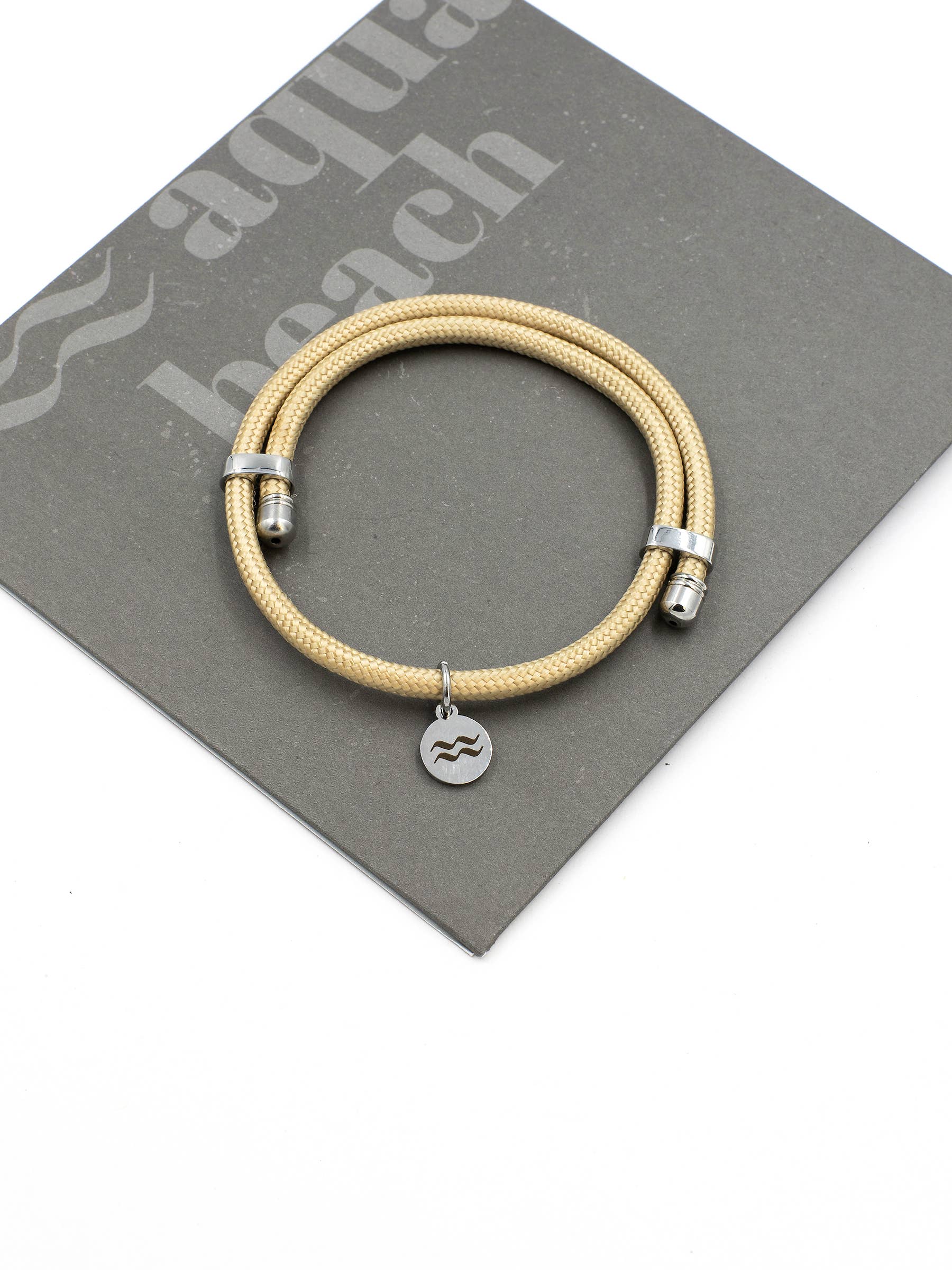 The Sea Shed Ltd – Großhandel Armreif – AQUA BEACH Verstellbares Armband STÄNDER - RECYCELTES PLASTIK x 245