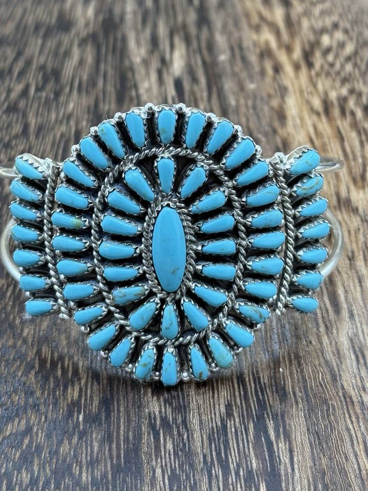 Infödd amerikansk Navajo handgjord armband i sterlingsilver med turkoskluster. för wholesale av Native City Jewelry