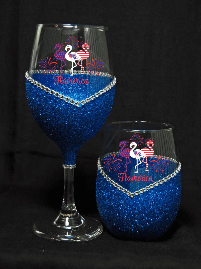 Flamerica Flamingo – Copos de Vinho com Brilho e Purpurina Feitos à Mão (Coleção 4 de Julho) por atacado de WineyBitches.Co