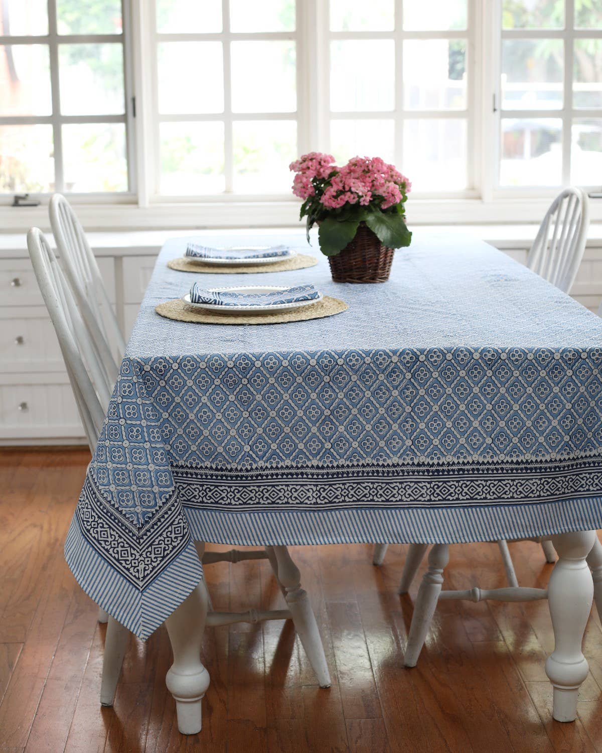 PACIFIC & ROSE TEXTILES - Wholesale Tablecloth - Tablecloth Seville Blue1