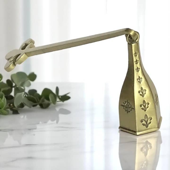 Wickman Products - Vente Éteignoir à bougie - Éteignoir Fleur de Lis avec finition laiton antique