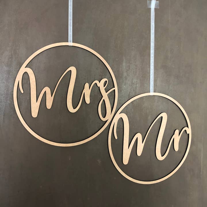 Mr. & Mrs träkrans, set om 2 för wholesale av Deko à la Ka