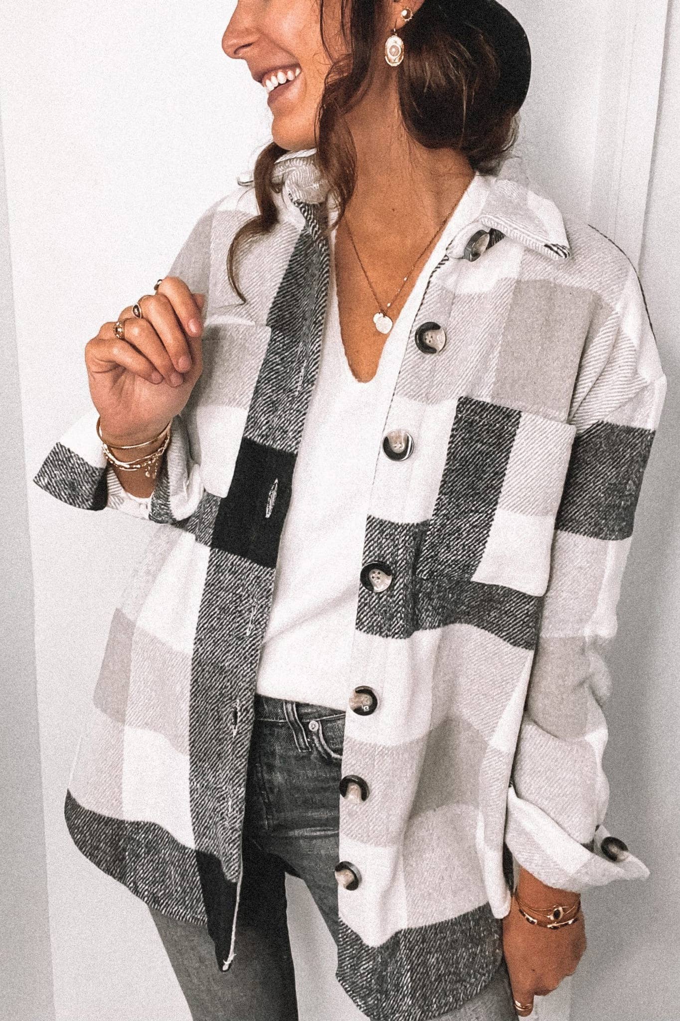 UNISHE - Wholesale Shirt Jacket/Shacket - Women's - XC1359 Plaid Flannel Shacket Jacket Women4