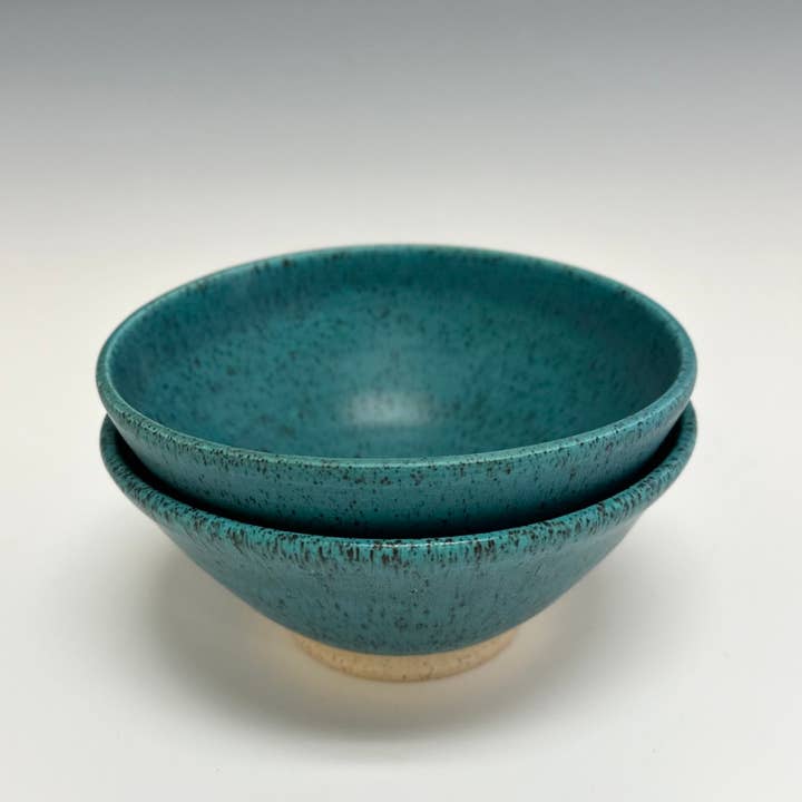 Mittelgroße Schüssel in gesprenkeltem Türkis für den Großhandel von The Hive Ceramics