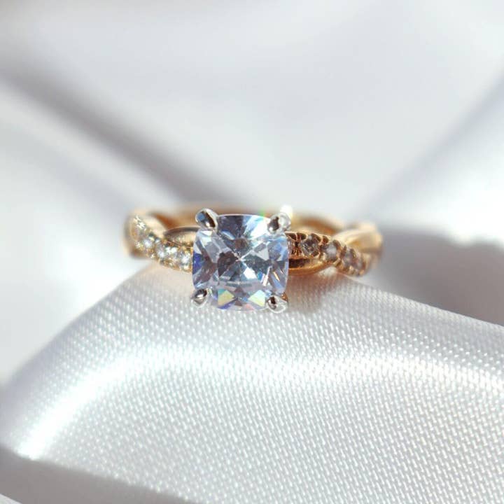 Divine Dulcet - Wholesale Single Stone/Solitaire Ring - "Cinderella" | 18 Karats Solitaire Ring
