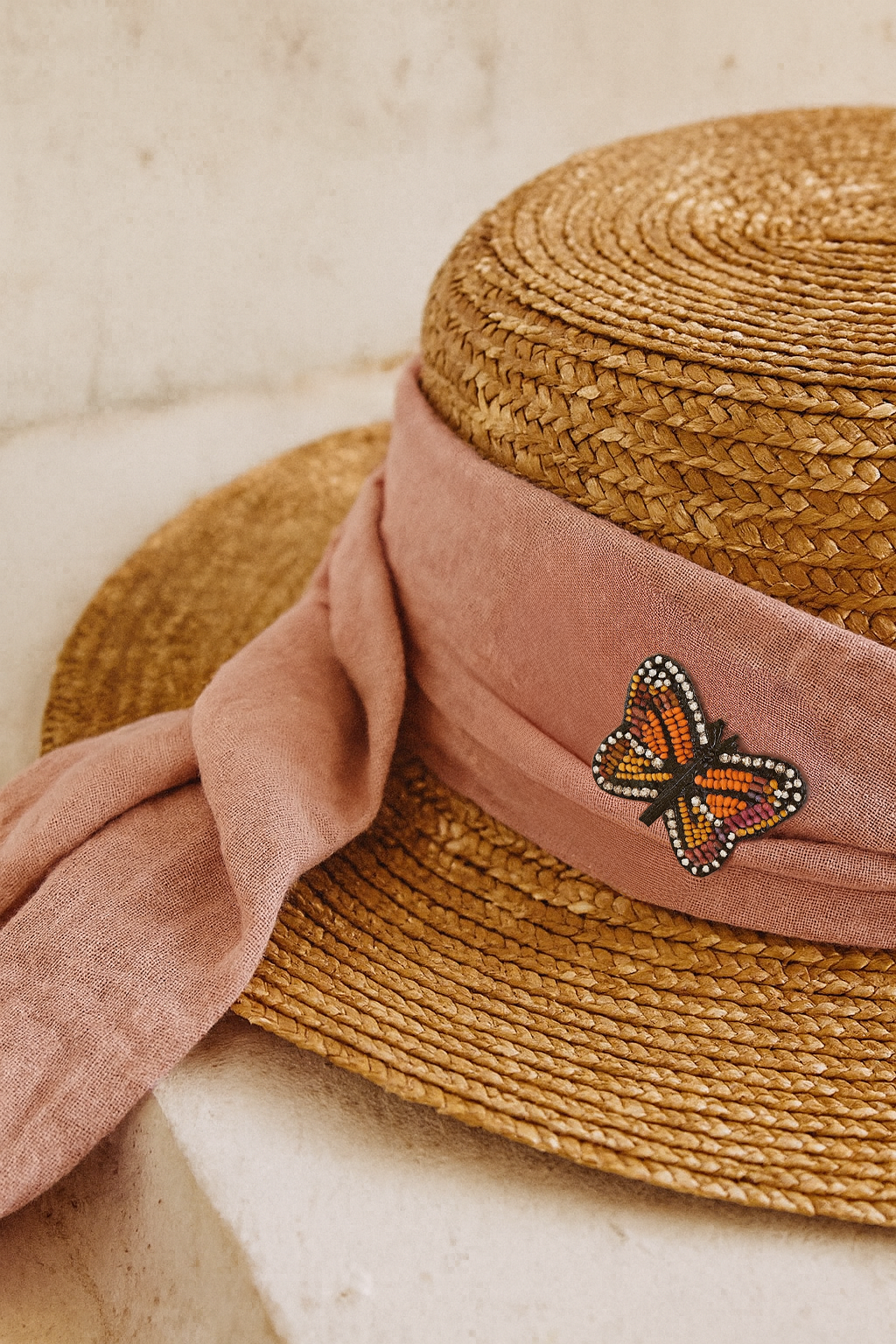 Matr Boomie Fair Trade - Vente Broches - Broche en forme de papillon en perles Bala Mani, fabriquée à la main, issue du commerce équitable3