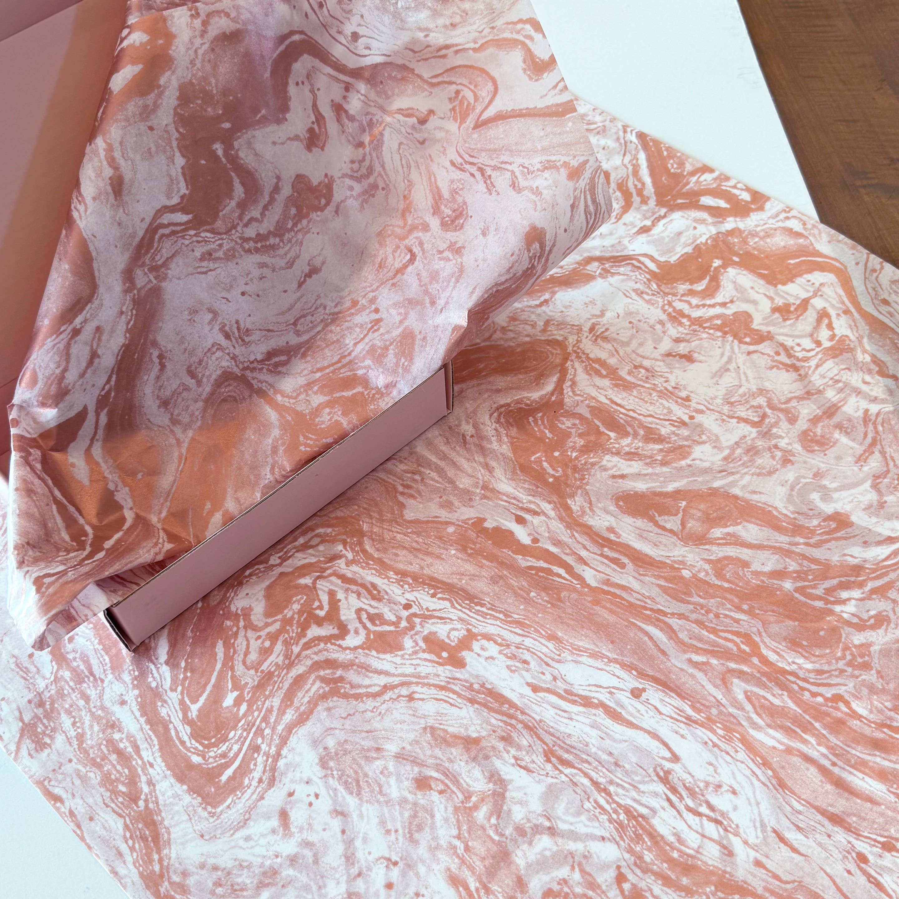 ByHome – Großhandel Seidenpapier – 28" x 20" Roségold-Marmor 17g Geschenkpapierbögen2