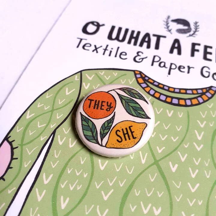 O What A Feeling | Textile & Paper Goods Co. – Großhandel Anstecker/Button – Mini-Anstecknadeln mit Zitruspronomen, 25 mm, auf niedlicher Displaykarte8