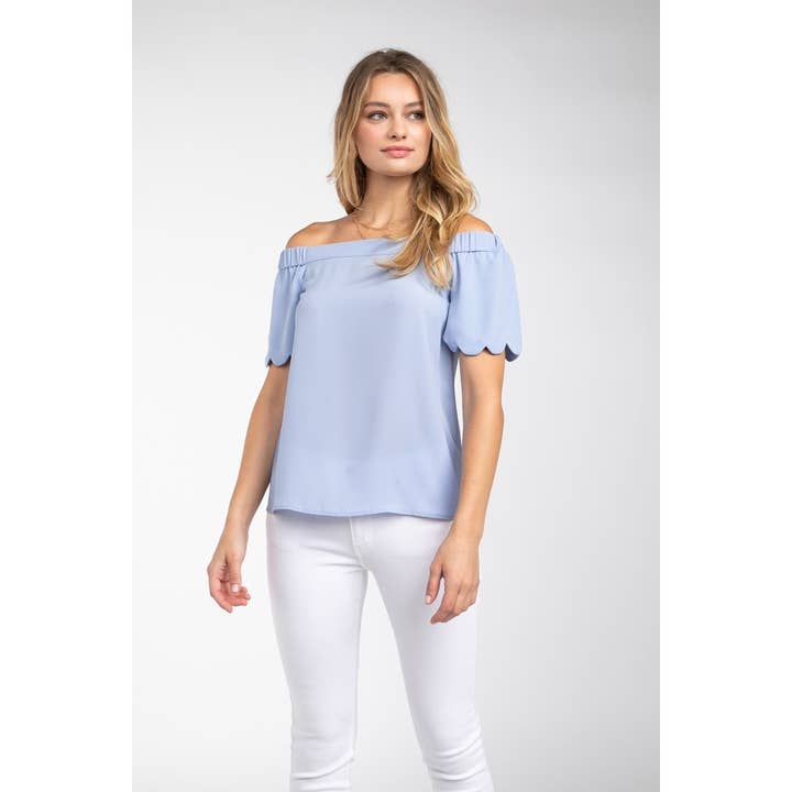 Blouse à manches festonnées et épaules dénudées pour la vente par Naked Zebra Rack