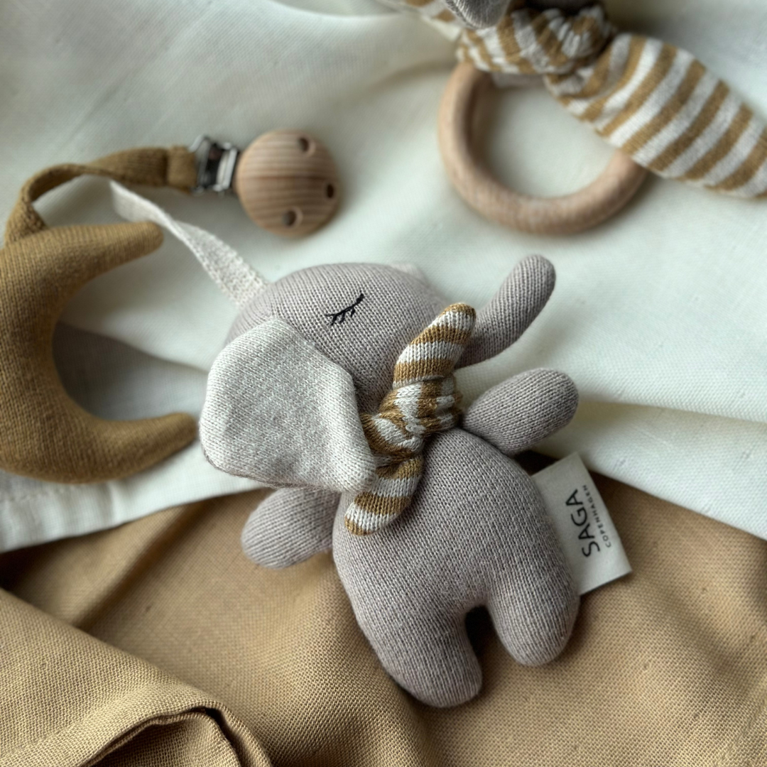 Saga Copenhagen - Wholesale Baby Mobile - Pram Toy - Honey - Organic cotton - Easy Clip On1
