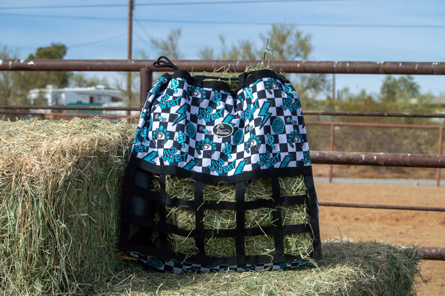 Schulz Equine - Vente Équipement d’équitation - Sac à foin Happy Trailer en nylon 600D résistant12