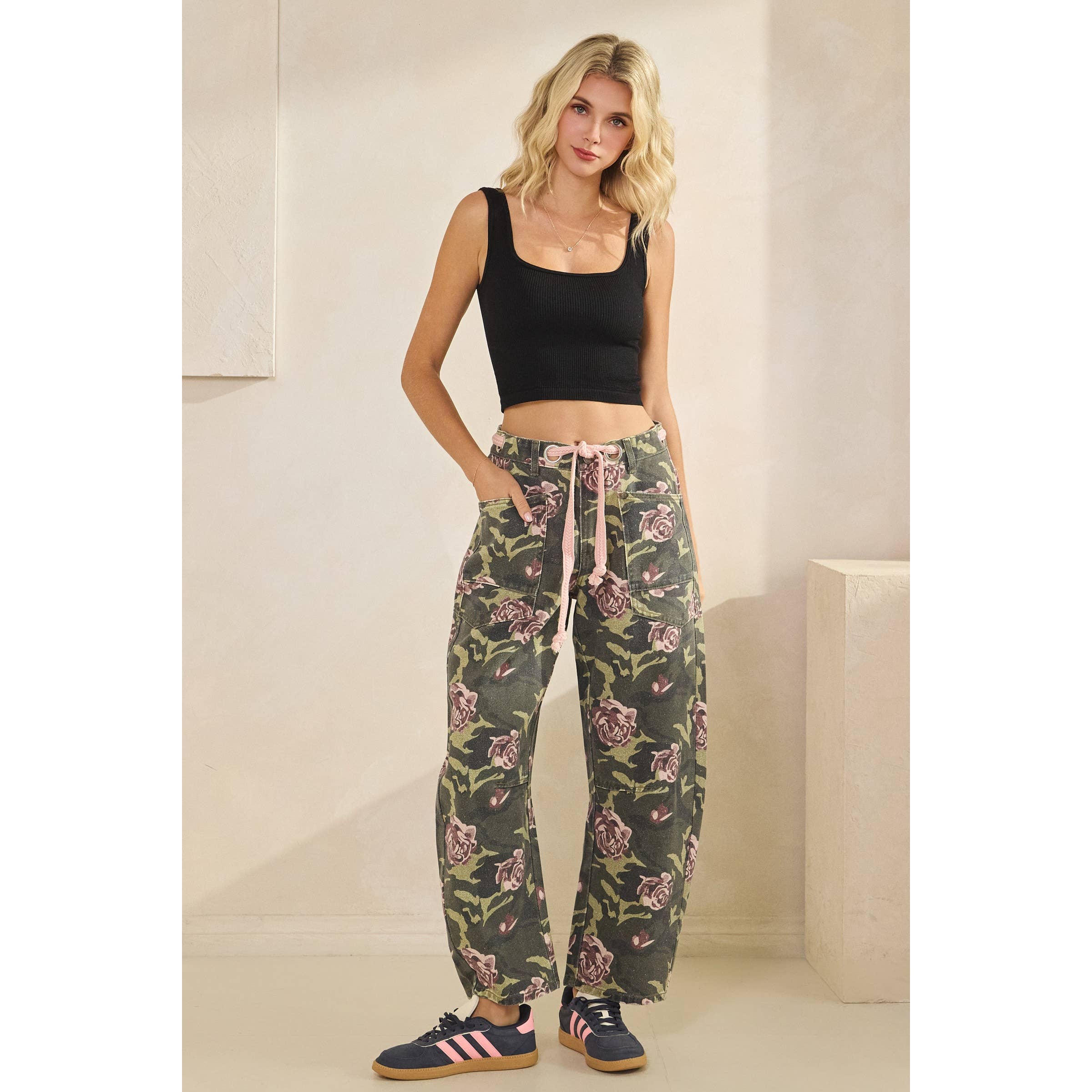 Veveret - Wholesale Pants - Women's - Printed Horseshoe Jeans with Belt Detail31