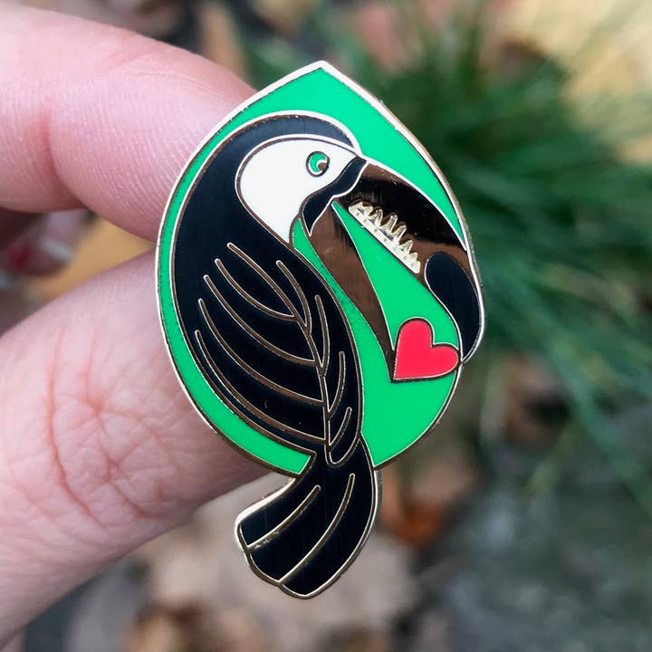 Spilla smaltata Tucano amore/Smalto duro/Distintivo/Spilla per la vendita all'ingrosso da parte di Julia Kisselmann