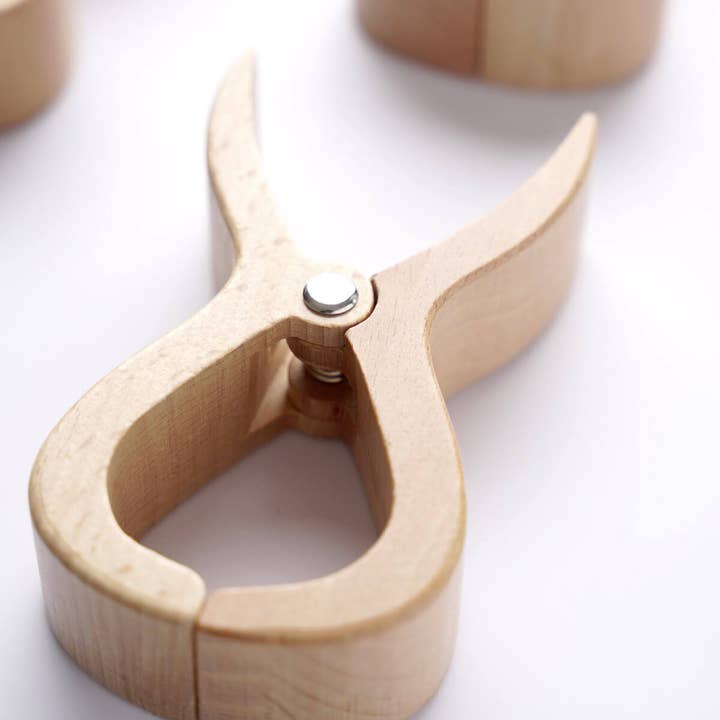 Tuuli GmbH - Wholesale Clothes clips - Large Wooden Pegs Clothes Pegs Clips for Beach Towel Laundry4
