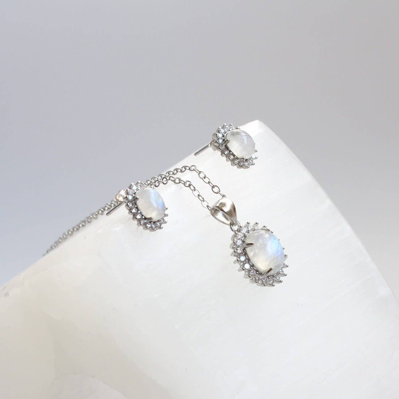 iBijoux - Wholesale Jewelry Set - Natural Moonstone Necklace Earrings Set (2S01)0